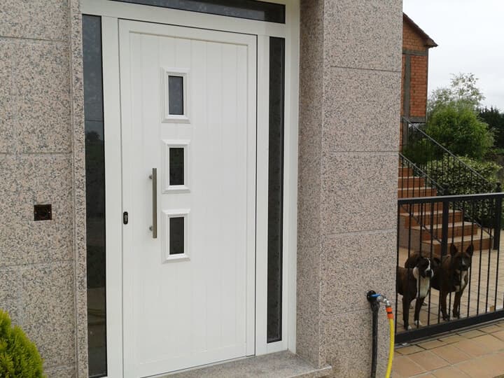 Puertas de aluminio  en Cambados